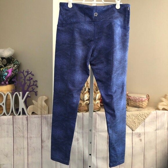 Tuff Athletics sz M Blue Patterned Leggings - Picture 3 of 10